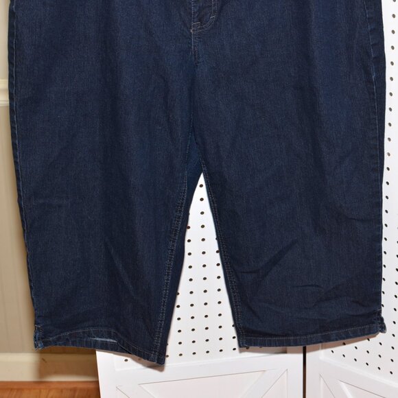 Plus Size 24W Faded Glory Super Dark Wash Denim Relaxed Fit Capri Jeans - Picture 6 of 10